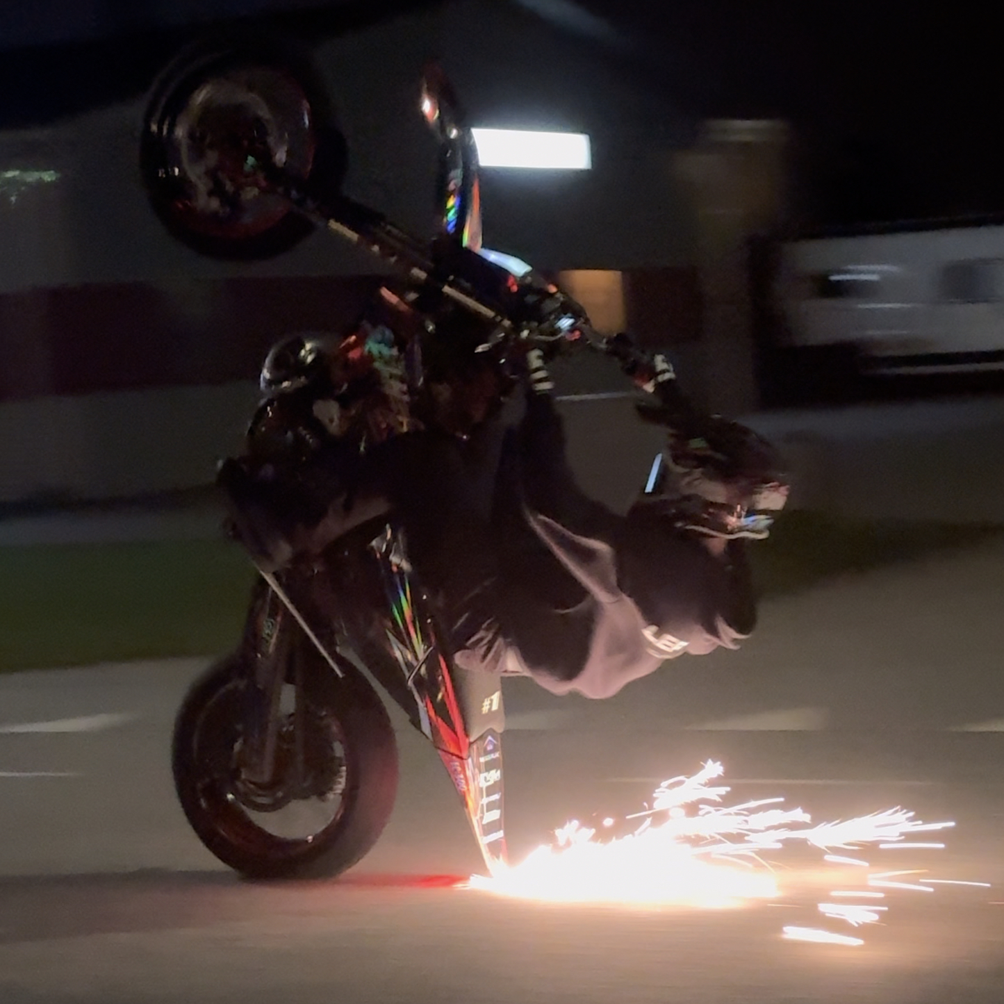 STREAK - TAIL SCRAPER (White/Black)